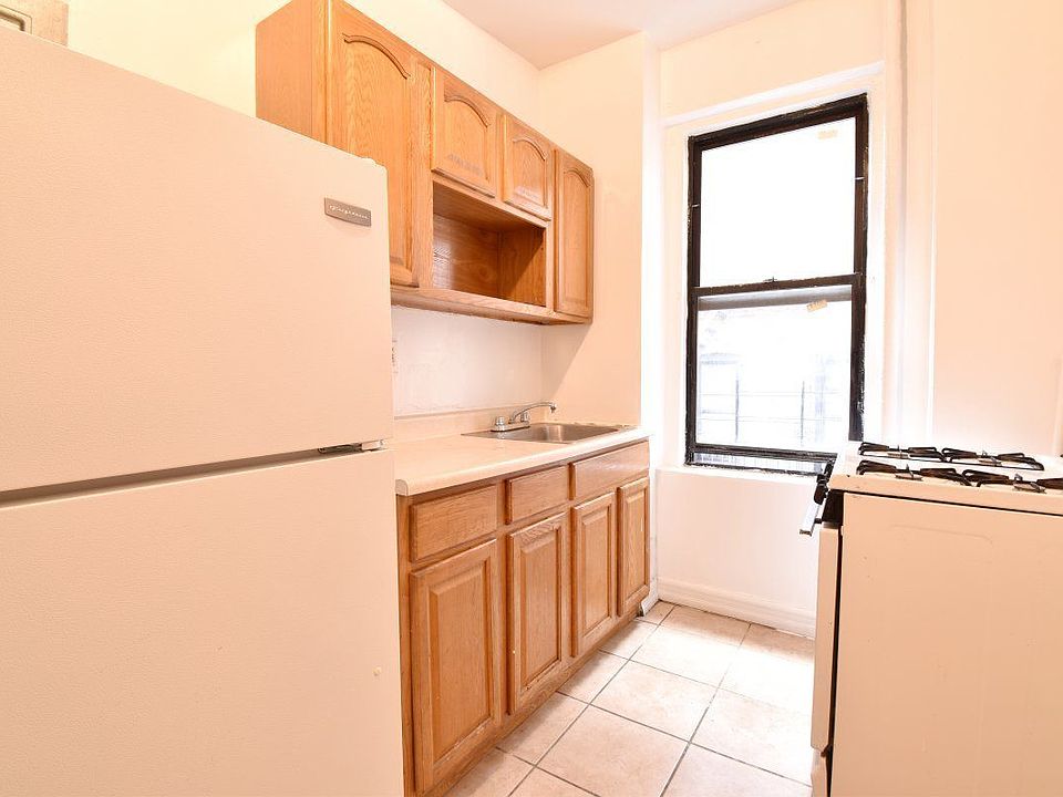 1st image of 2442 Morris Ave APT 32