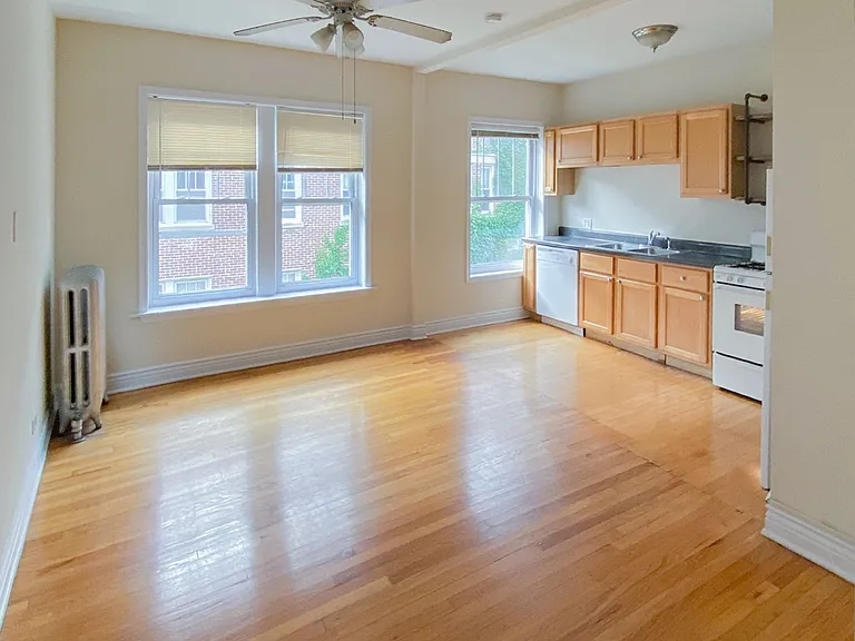 5208-14 N. Damen / 2000-10 W. Foster — Photo 23