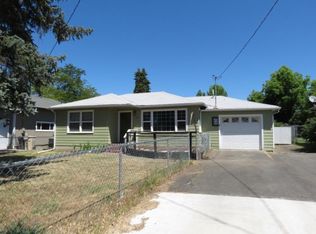1130 NE D St, Grants Pass, OR 97526
