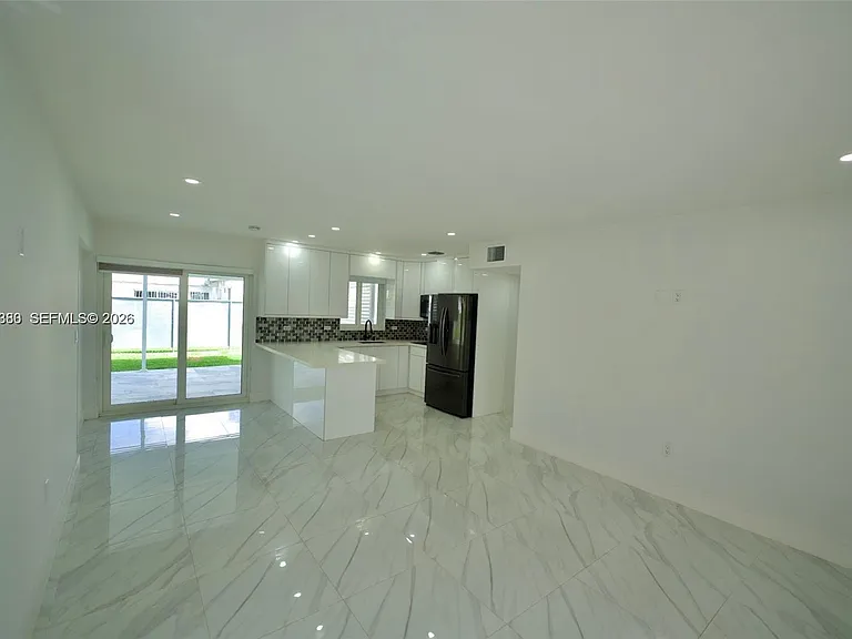 10381 SW 32nd St — Photo 3