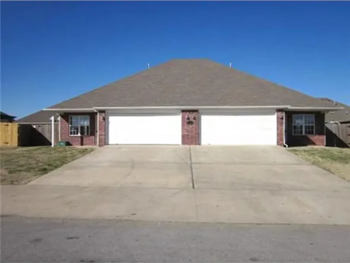 3 bed, 1251 sqft, $1,650 — Photo 1