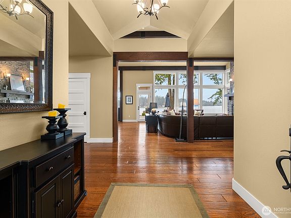5th image of 4827 Bayshore Lane NW