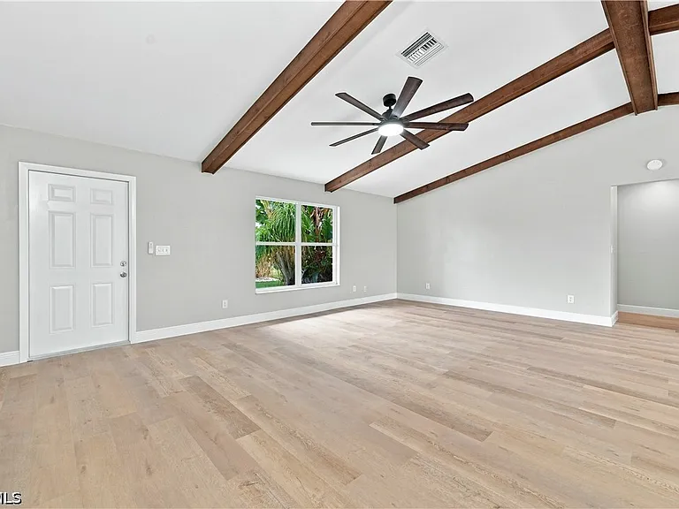 903 SE 20th Ct — Photo 12
