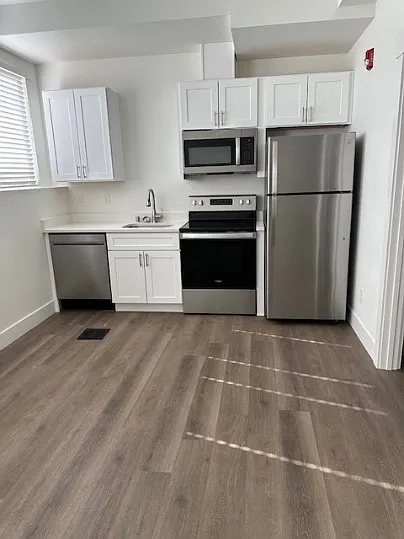 Perrine Court Apartments — Photo 32