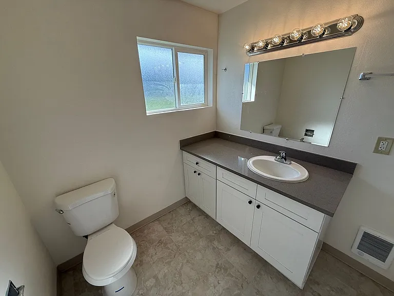 1835 Beach Ave NE #11 — Photo 14
