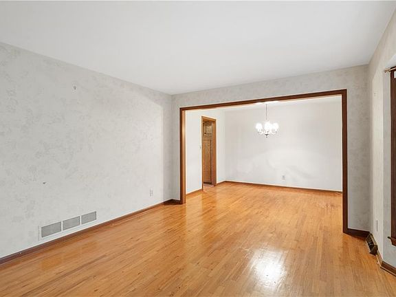 3rd image of 9308 Lowell Ave