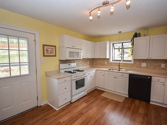 2nd image of 6009 La Chateau Ct
