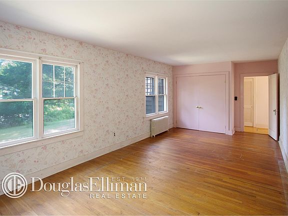 5th image of 35 Sag Harbor Tpke