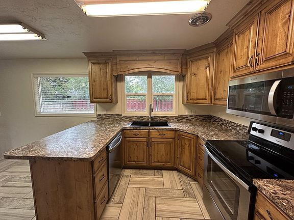 5th image of 1025 Homer Ave