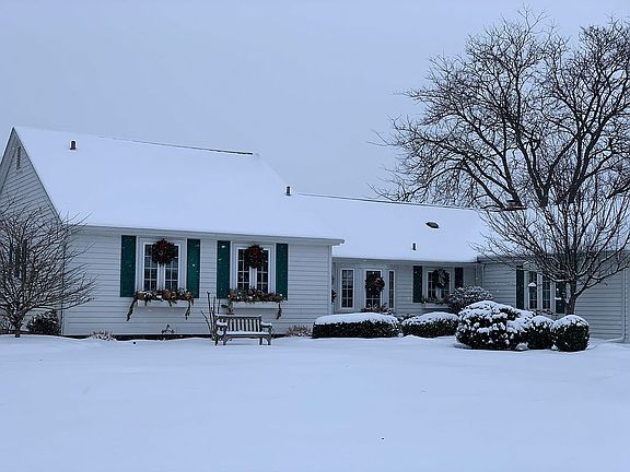 3rd image of 41985 Banbury Ct