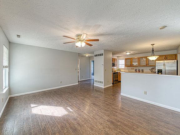 3rd image of 5089 Christopher Dr