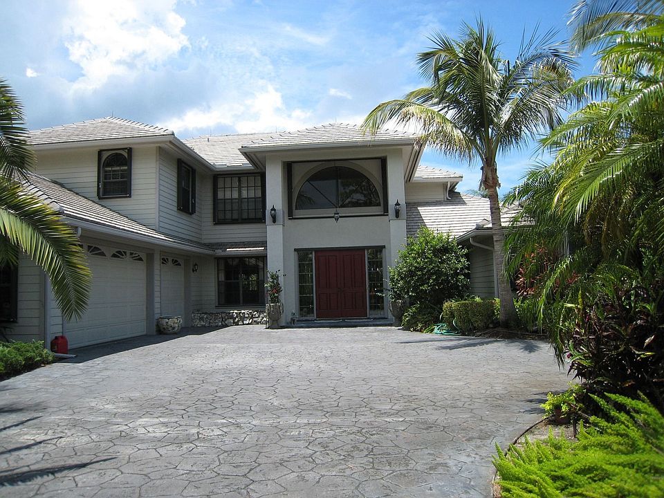 Front View/Circular Drive