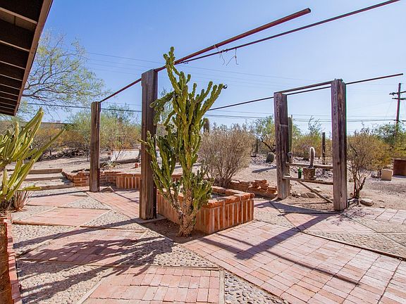 3rd image of 1535 W Calle Del Media