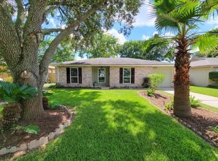 16638 Forest Bend Ave, Friendswood, TX 77546