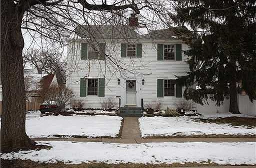1st image of 747 E Beech St