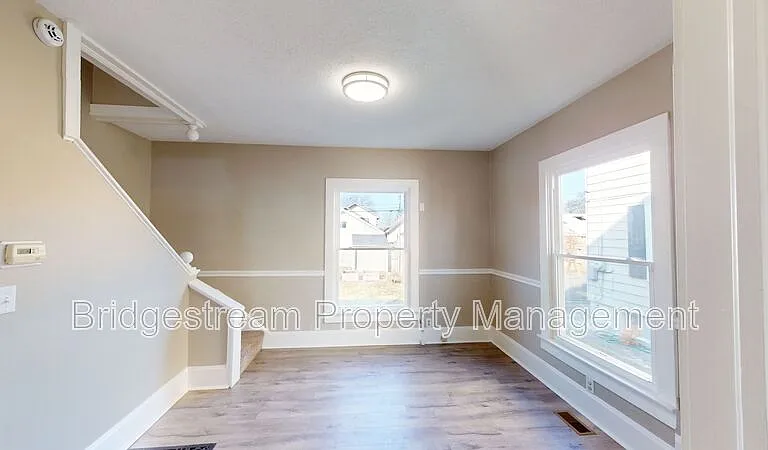 2029 Brookline Ave — Photo 6