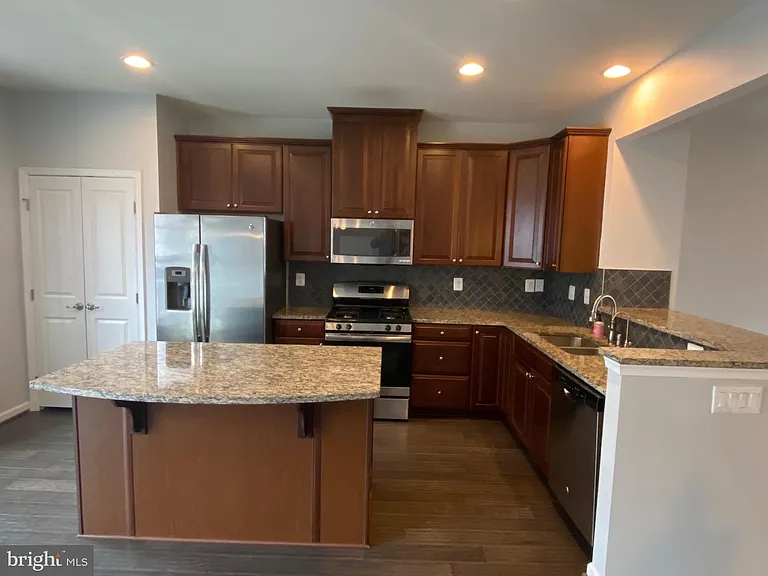 105 Chamomile Ct — Photo 2