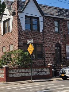 9501 Woodhaven Ct, Ozone Park, NY, 11416