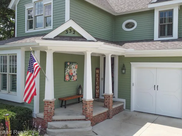 332 River Wood Trl, Milford, MI 48381