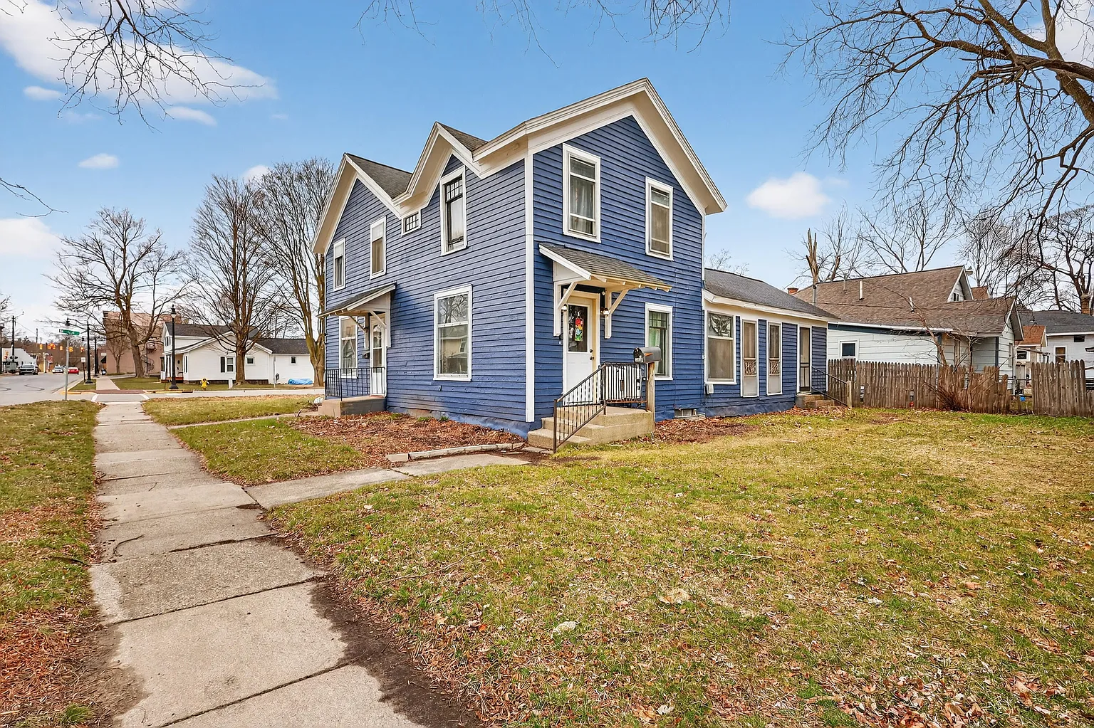 200 E Grove St photo 1