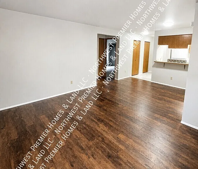 114 NW 3rd Pl #E — Photo 3