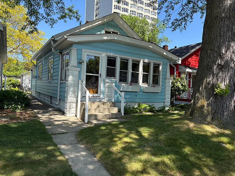 2508 S Superior St — Photo 22