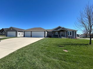 903 Cedar Ct, Paola, KS 66071