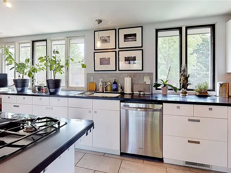 5311 Pembroke Pl — Photo 6