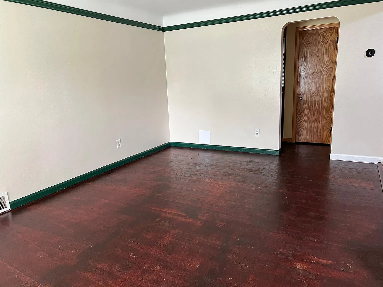 3 bed, 1.0 bath, 1000 sqft, $1,800 — Photo 4