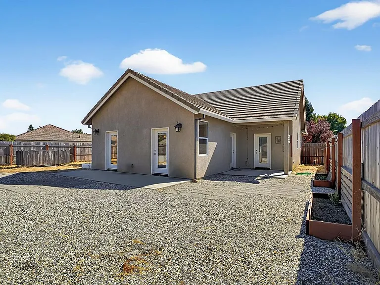 19009 Compass Dr — Photo 20