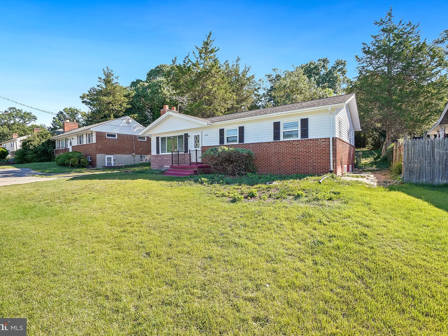 6 bed, 3.0 bath, 2420 sqft, $3,800 — Photo 3
