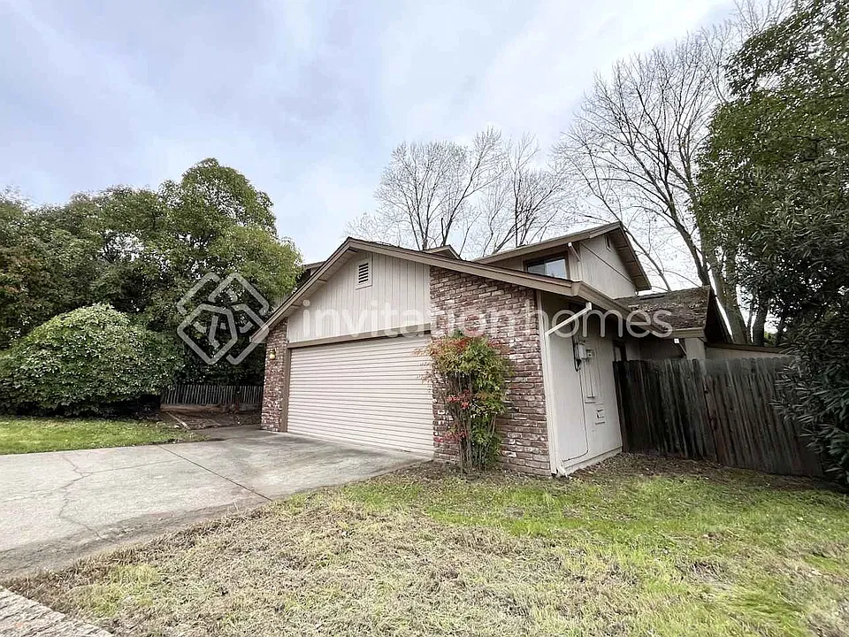 8102 Walnut Hills Way