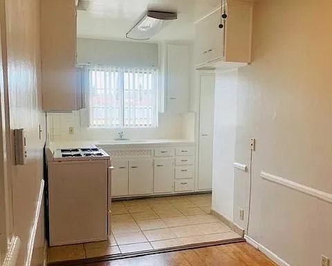 4837 Clybourn Ave #4 — Photo 6