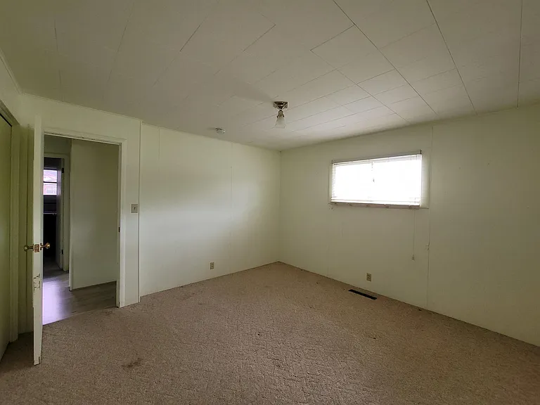 980 Wenzel Ln — Photo 3
