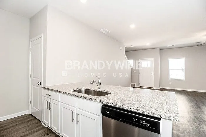 331 Bascomb Cres — Photo 9