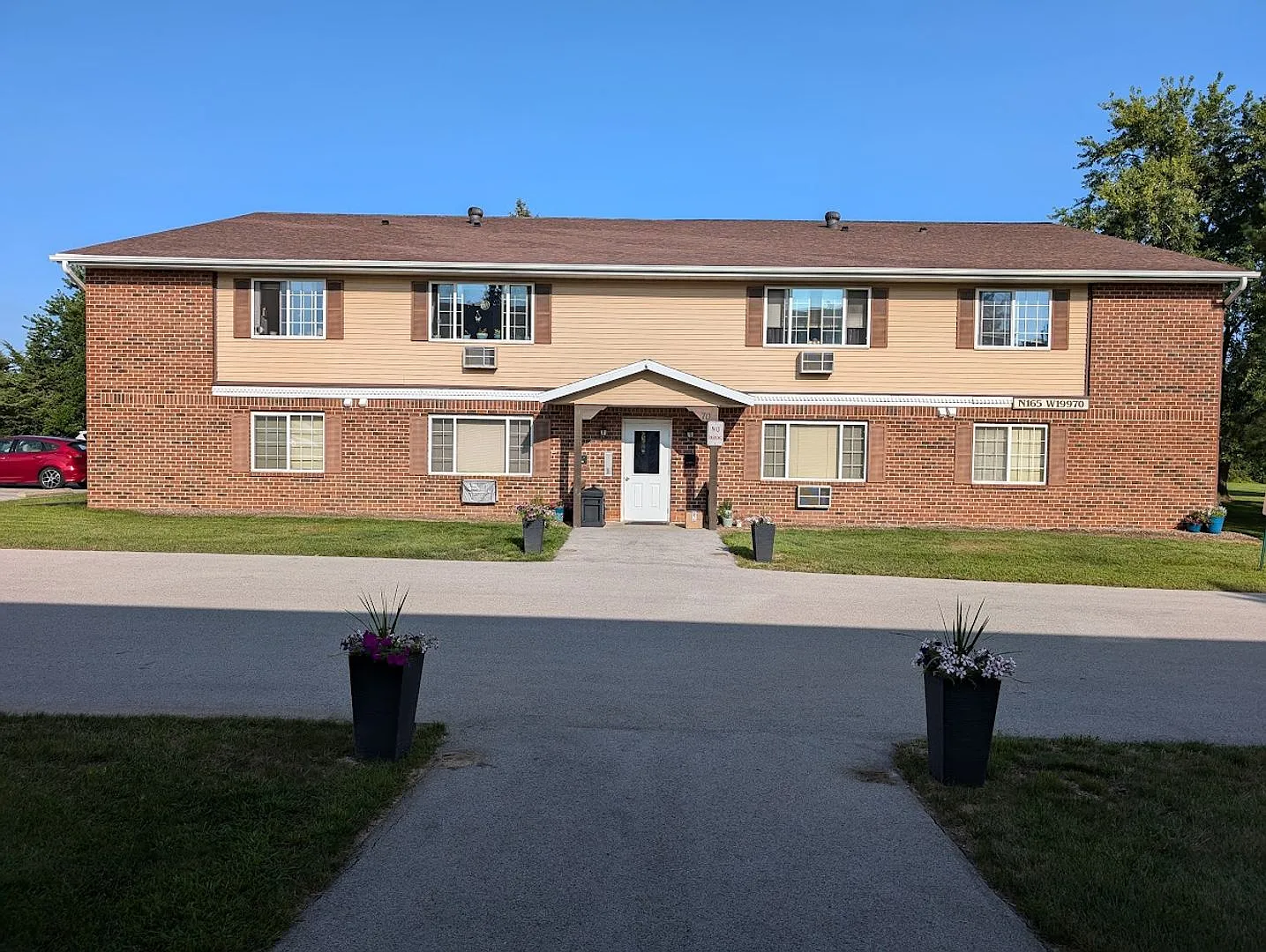 Pineview — Photo 2