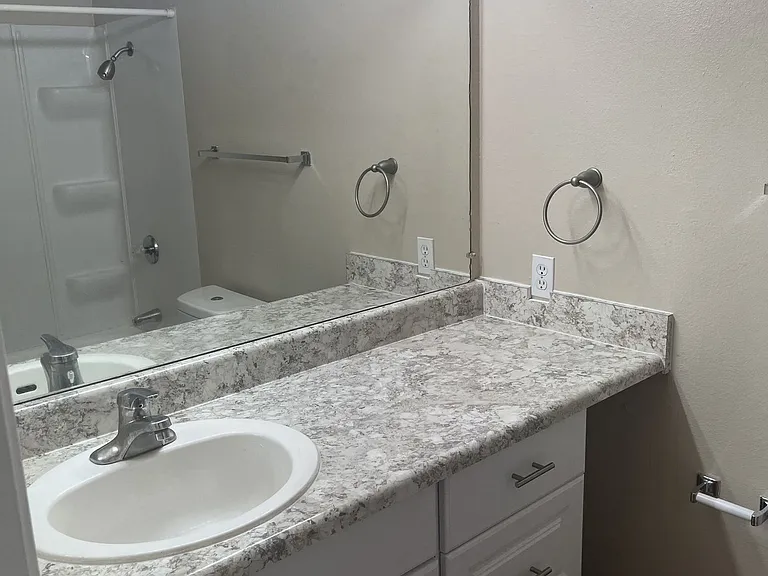 Glenbrook Apartments — Photo 25