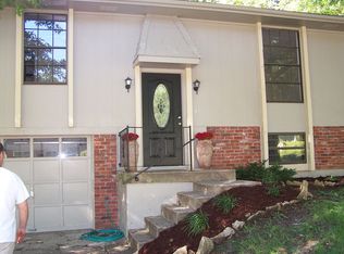 308 SW Sandstone Dr, Blue Springs, MO 64014