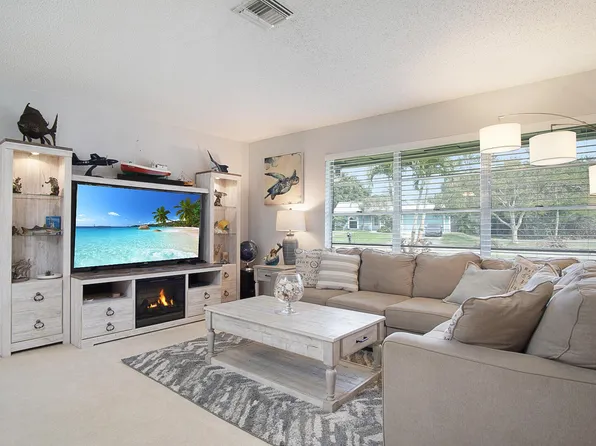 5620 SE Paramount Drive, Stuart, FL 34997