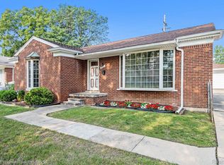 5809 Cambourne Rd, Dearborn Heights, MI 48127