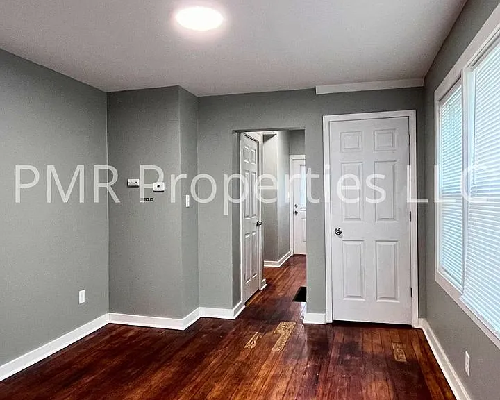 905 Logan St — Photo 4