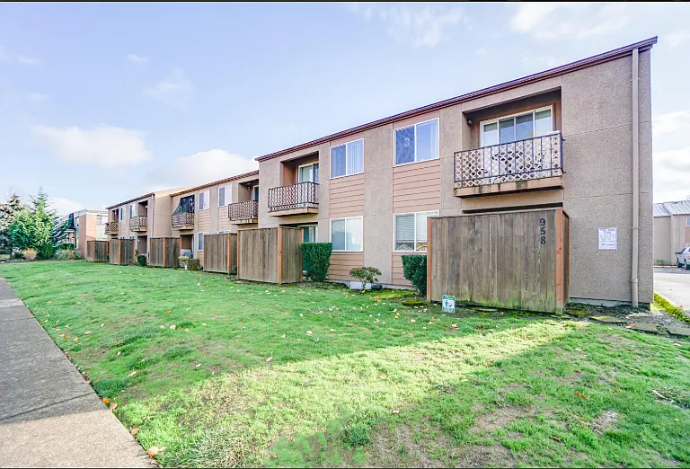 Westwood Apartments — Photo 6