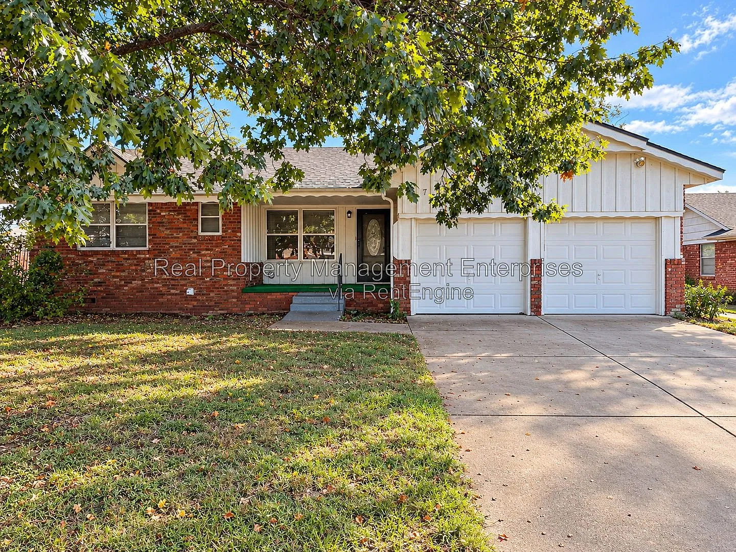 3 bed, 1.0 bath, 1145 sqft, $1,224 — Photo 1