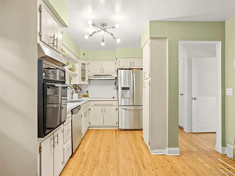 1035 Shore Acres Dr — Photo 3