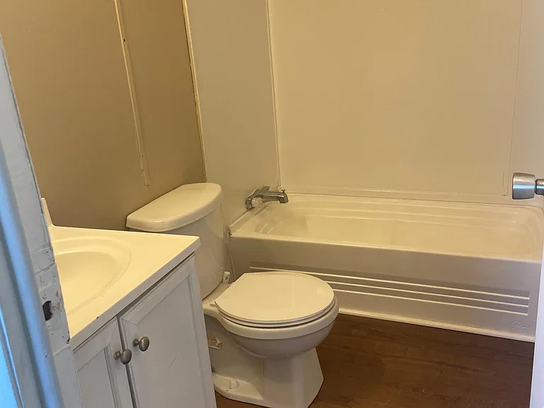 1246 W Smith St — Photo 2