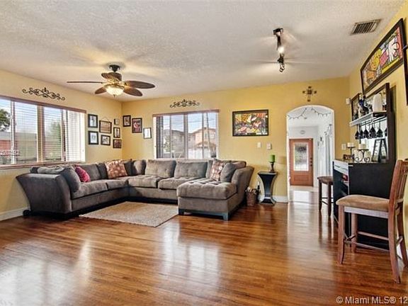 D43BA8DC-5C1A-456C-B95D-2B5E6B21280C