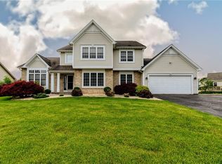 37 Queensland Dr, Spencerport, NY 14559