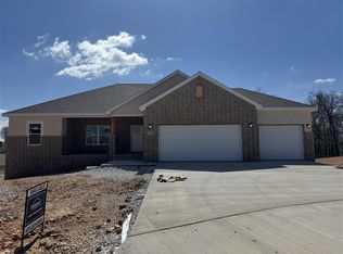 608 N Baywood Dr, Nixa, MO 65714