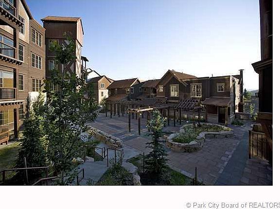 4th image of 1825 Three Kings Dr #401