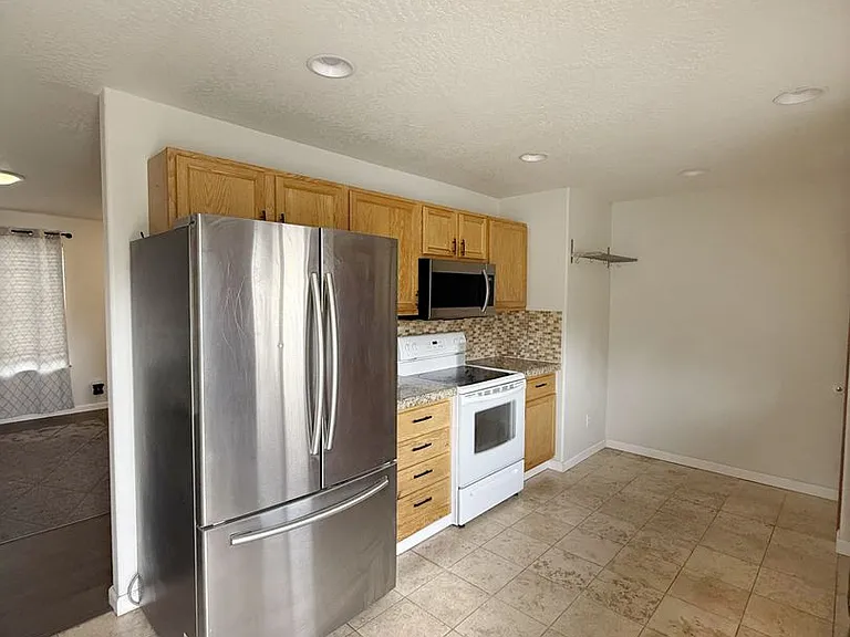 3101 Meadow Glen Ln — Photo 11